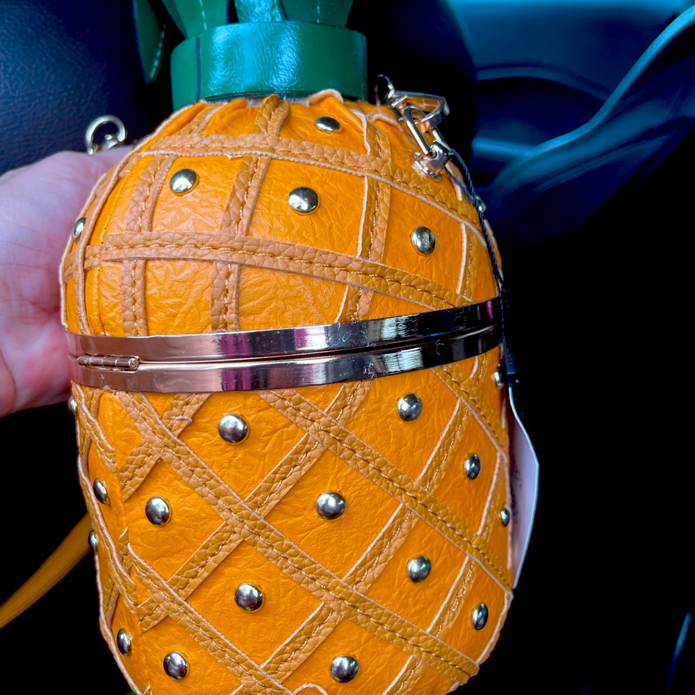 Pineapple purse